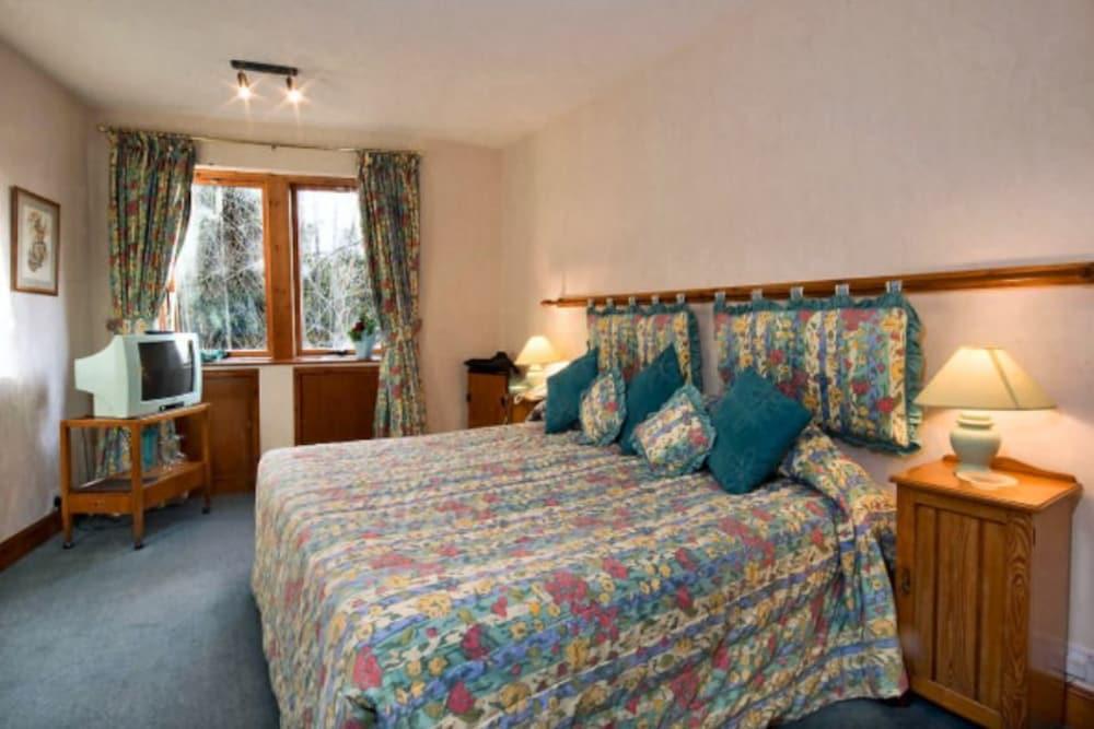 Hotel Falls Of Lora 3*