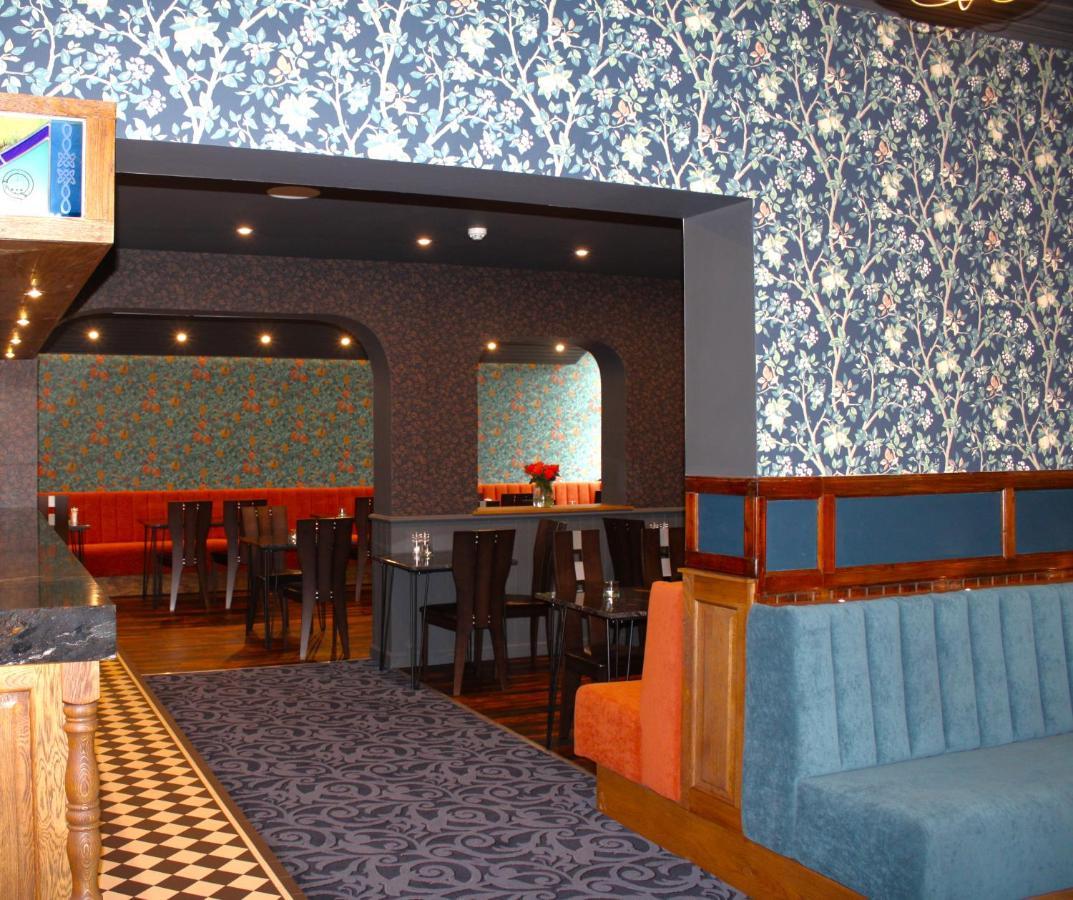 Falls Of Lora Hotel