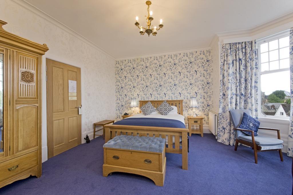 Falls Of Lora Hotel 3*